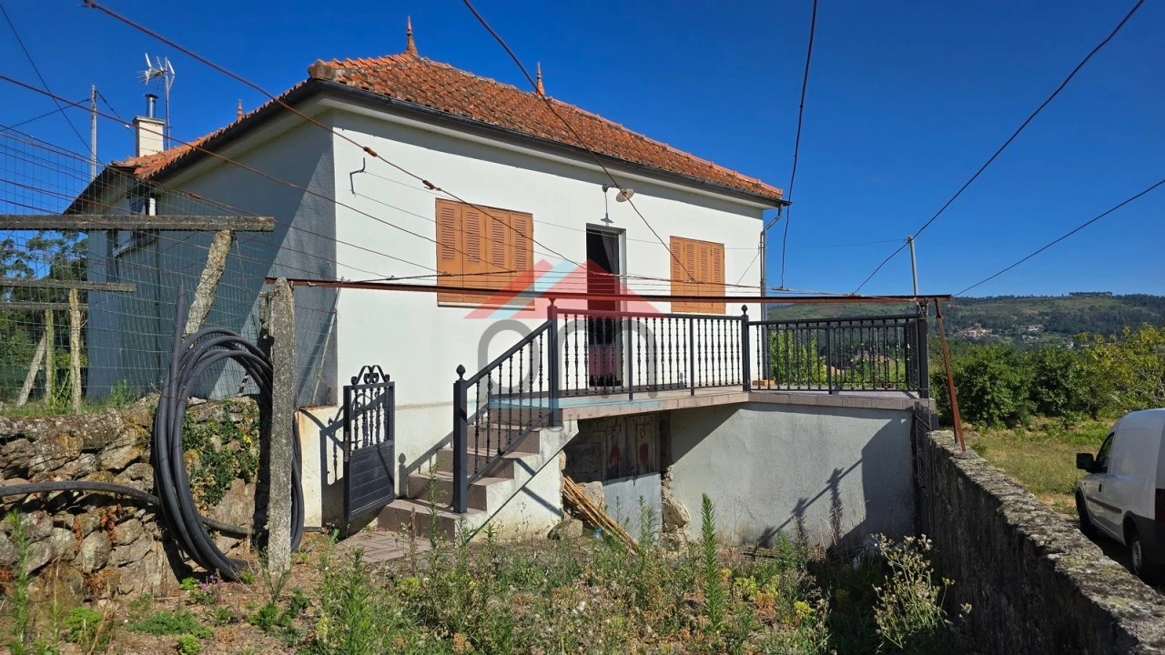 Moradia T2 para Venda em Vila e Roussas Foto 1