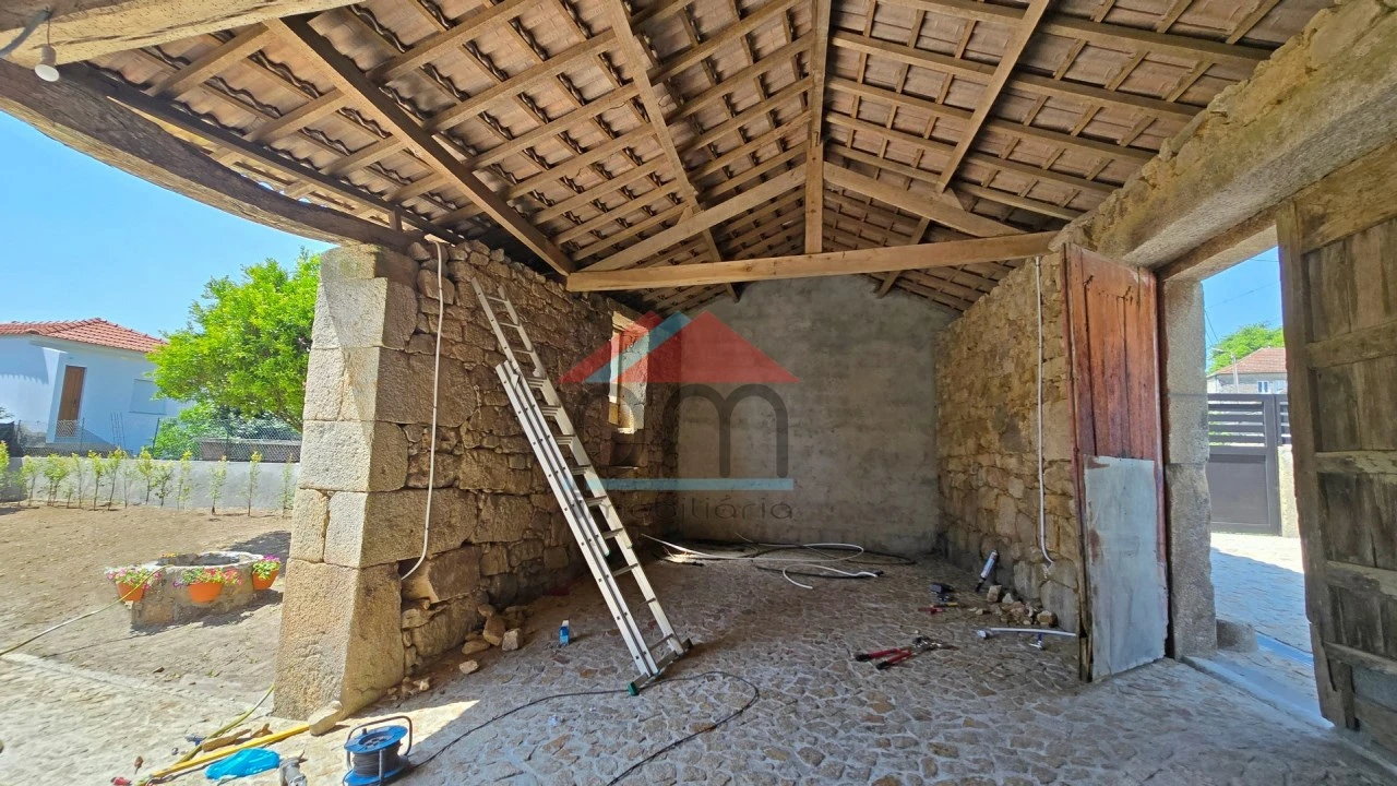 Moradia T2 para Venda em Cossourado e Linhares Foto 16