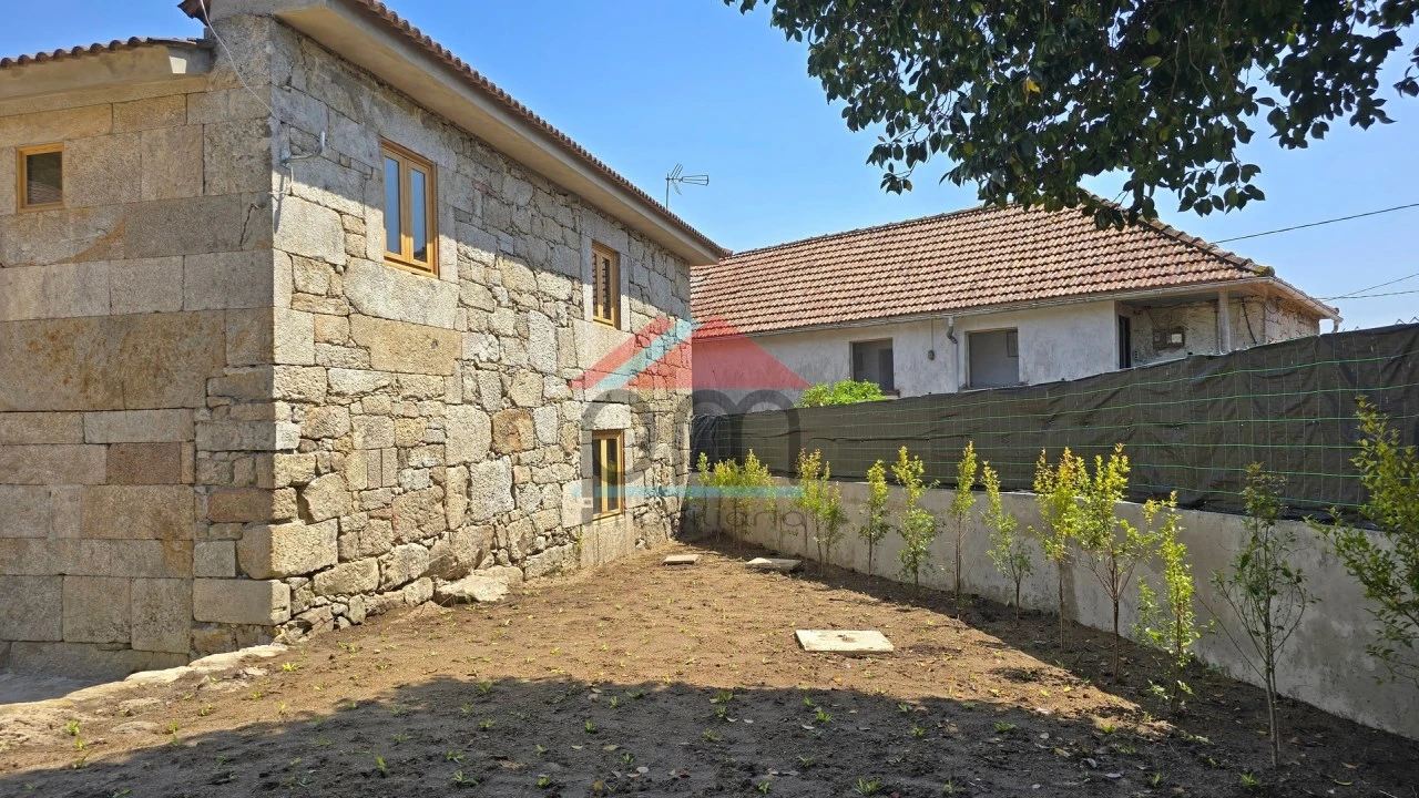 Moradia T2 para Venda em Cossourado e Linhares Foto 18