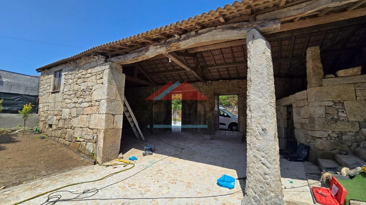 Moradia T2 para Venda em Cossourado e Linhares Foto 19