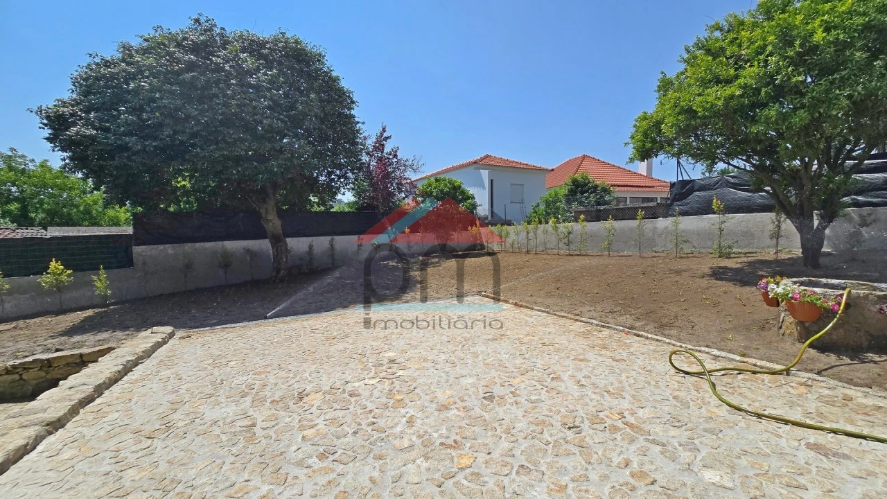 Moradia T2 para Venda em Cossourado e Linhares Foto 22