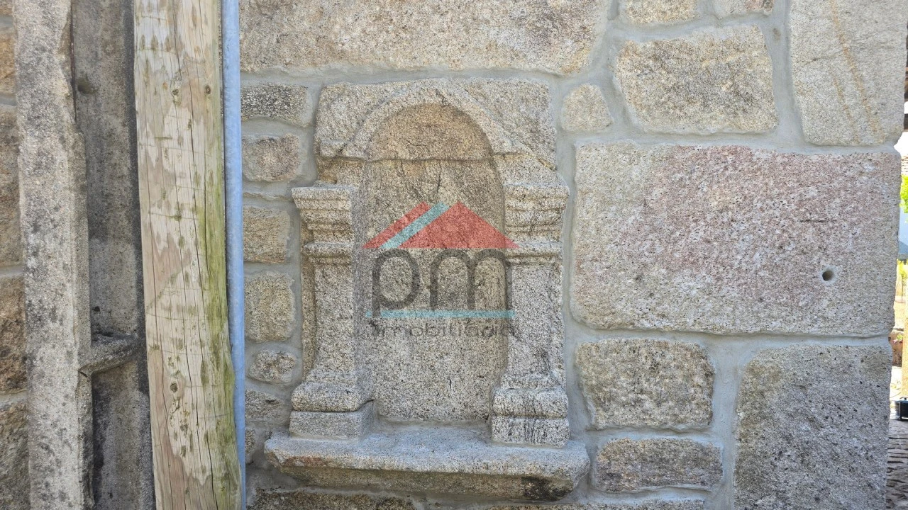 Moradia T2 para Venda em Cossourado e Linhares Foto 23