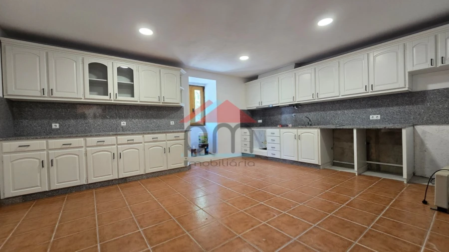 Moradia T2 para Venda em Cossourado e Linhares Foto 2