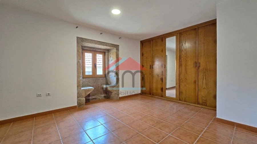 Moradia T2 para Venda em Cossourado e Linhares Foto 4