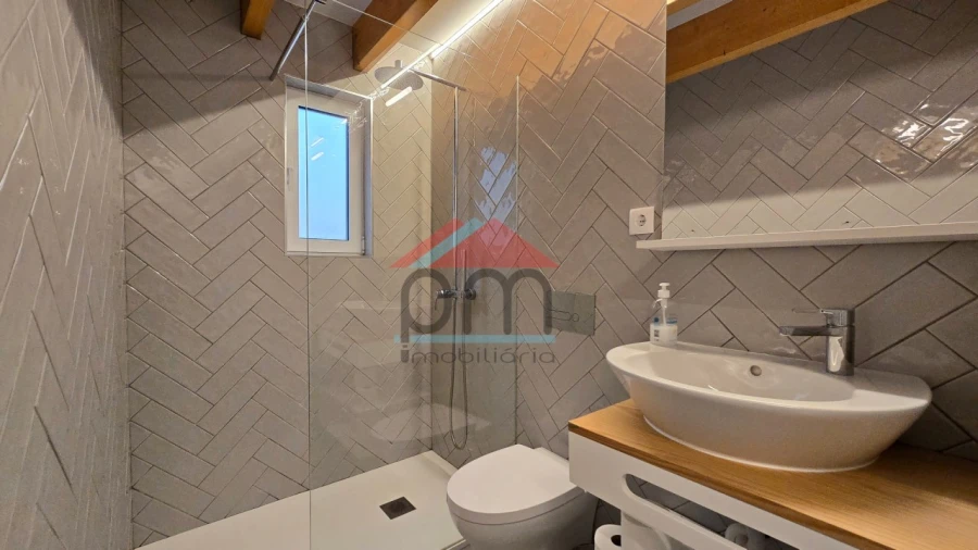 Moradia T10 para Venda em Vila Praia de Ancora Foto 3