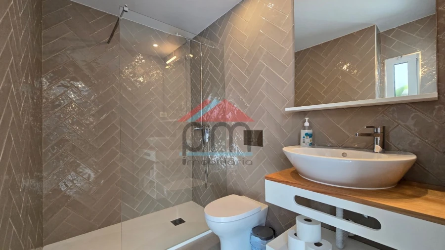 Moradia T10 para Venda em Vila Praia de Ancora Foto 14