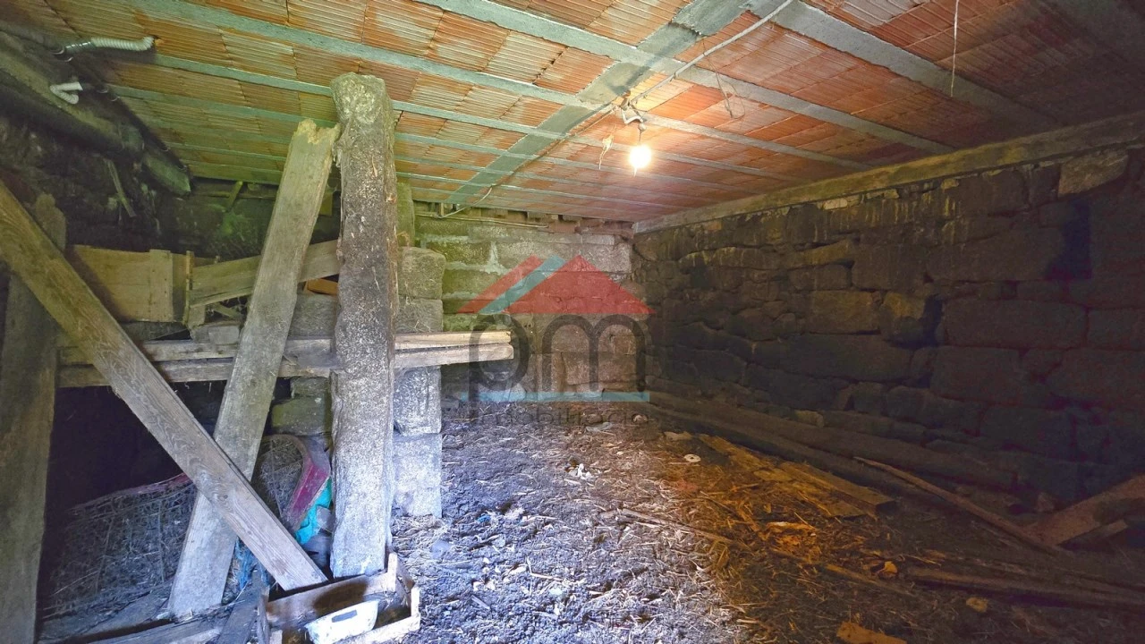 Moradia T5 para Venda em Riba de Mouro Foto 13