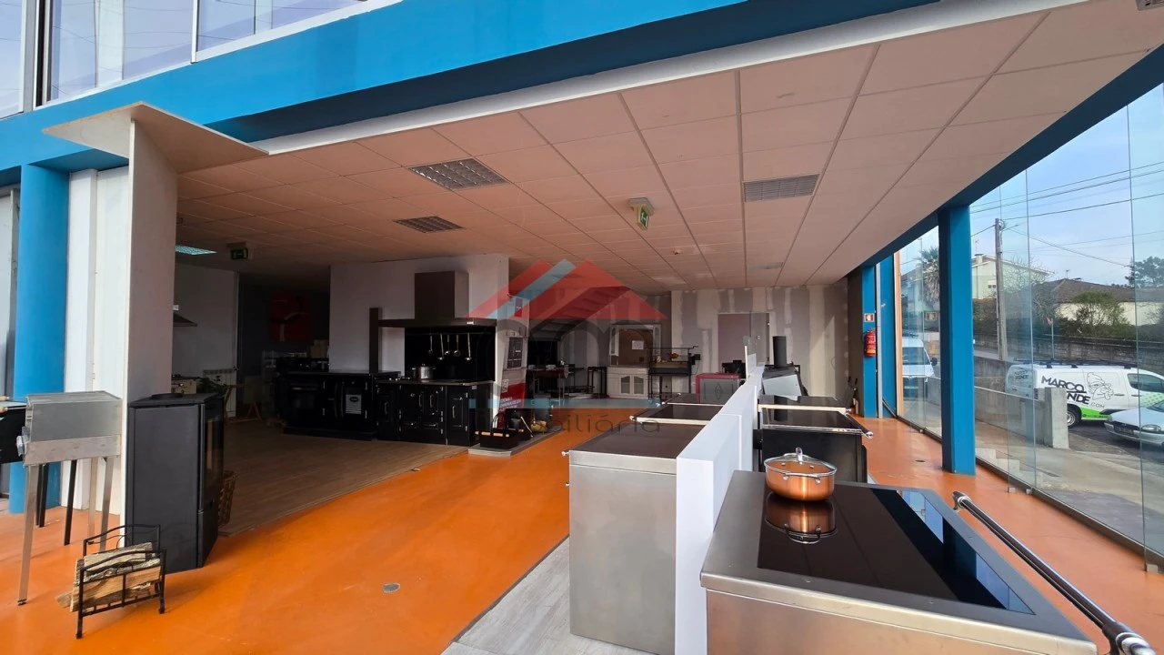 Loja para Arrendamento em Mazedo e Cortes Foto 3