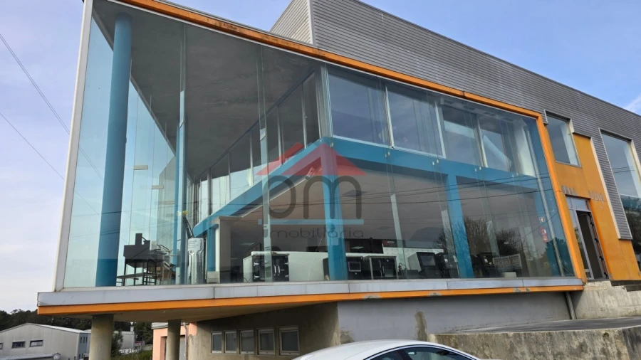 Loja para Arrendamento em Mazedo e Cortes Foto 1