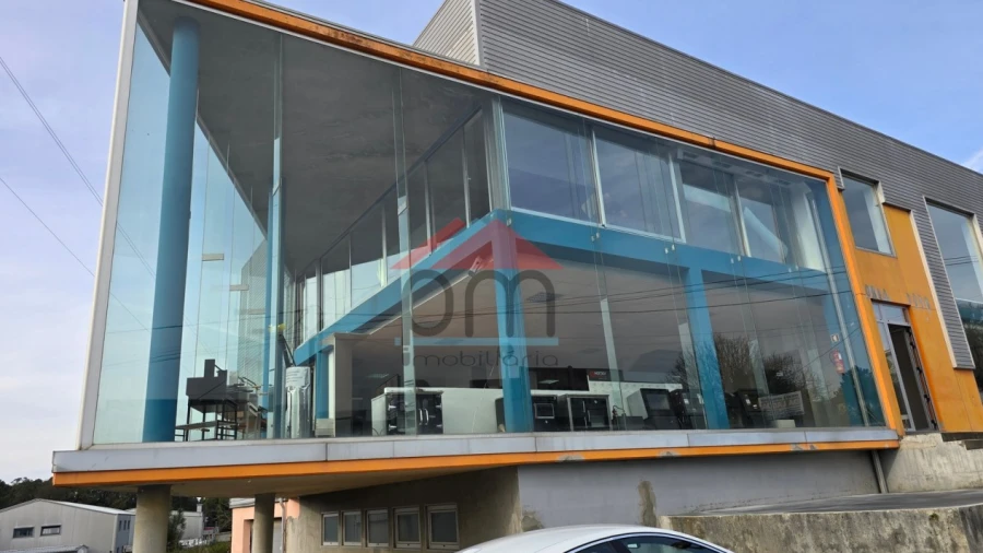 Loja para Arrendamento em Mazedo e Cortes