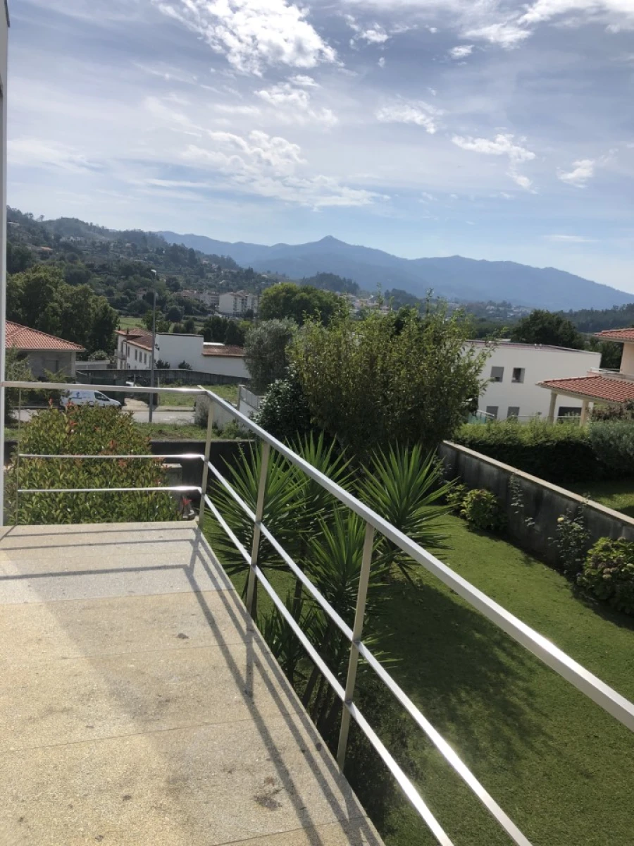 Moradia T3 para Venda em Guilhadeses e Santar Foto 35