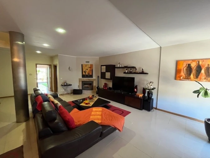 Moradia T5 para Venda em Darque Foto 4