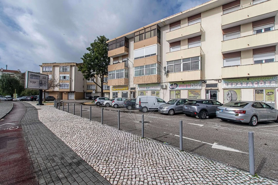Apartamento T2 para Venda em Alverca do Ribatejo e Sobralinho Foto 1