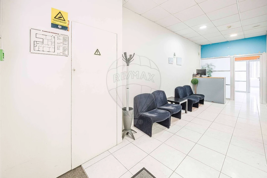 Loja para Venda em Rio de Mouro Foto 1