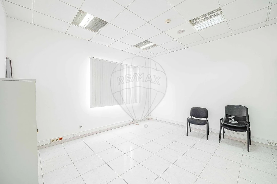 Loja para Venda em Rio de Mouro Foto 22