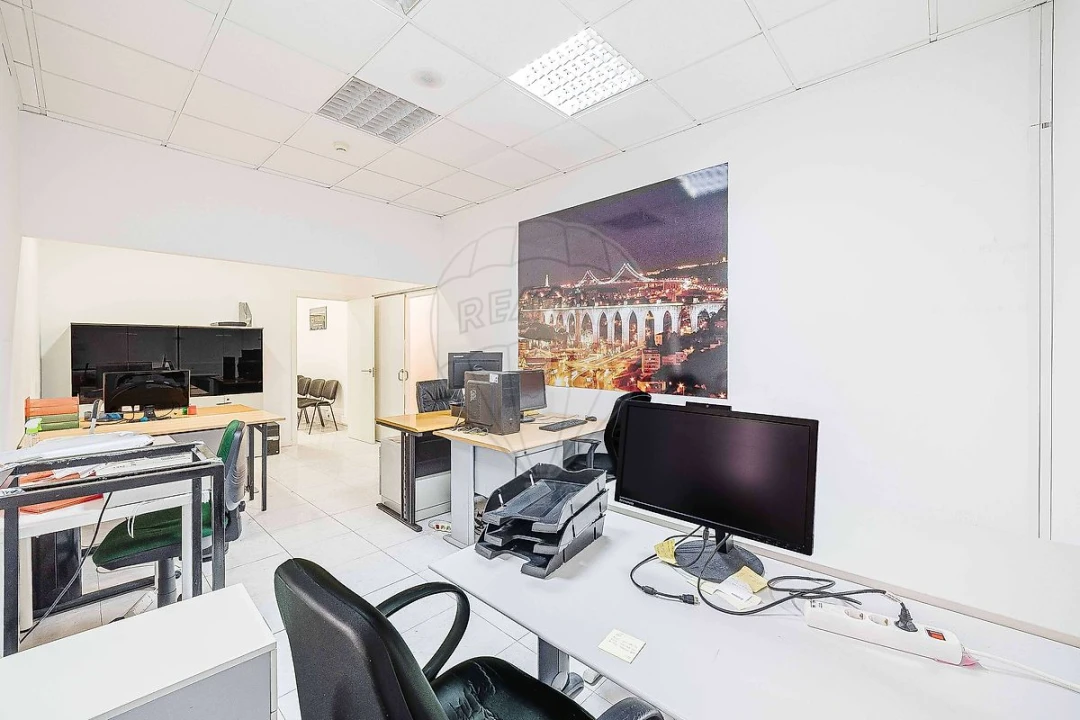 Loja para Venda em Rio de Mouro Foto 8