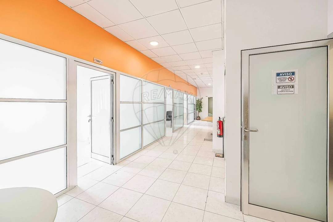 Loja para Venda em Rio de Mouro Foto 23