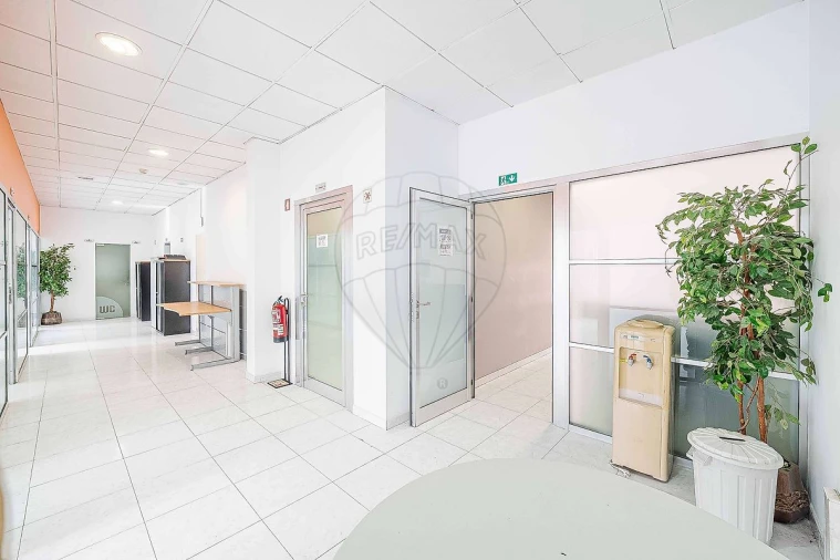 Loja para Venda em Rio de Mouro Foto 24