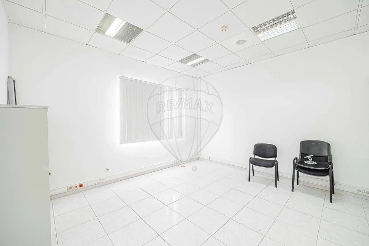 Loja para Venda em Rio de Mouro Foto 22