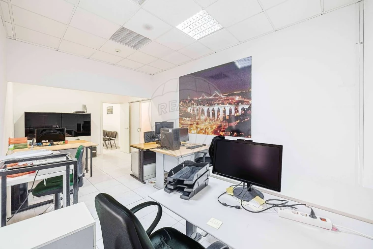 Loja para Venda em Rio de Mouro Foto 8