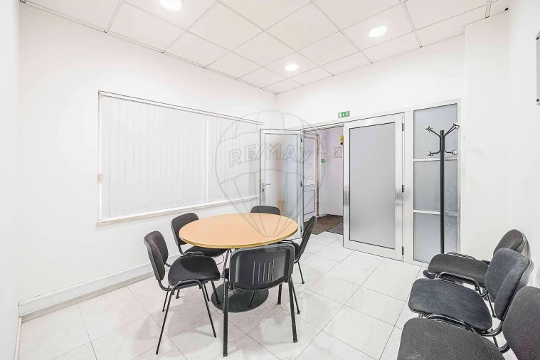 Loja para Venda em Rio de Mouro Foto 6