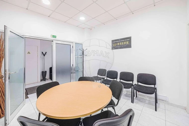 Loja para Venda em Rio de Mouro Foto 5