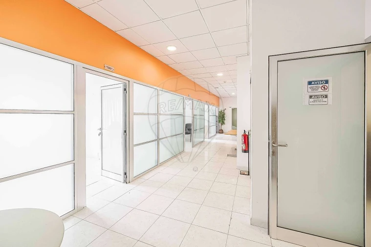 Loja para Venda em Rio de Mouro Foto 23