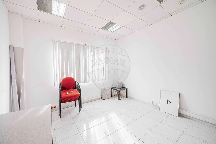 Loja para Venda em Rio de Mouro Foto 26