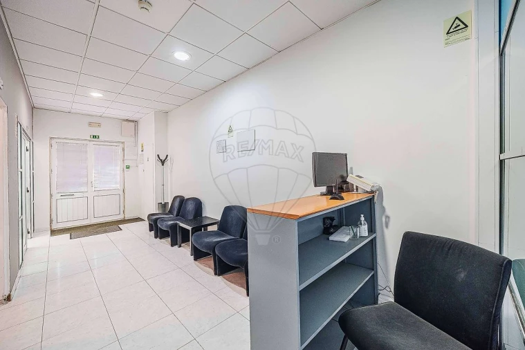 Loja para Venda em Rio de Mouro Foto 3