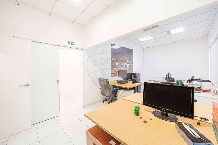 Loja para Venda em Rio de Mouro Foto 9