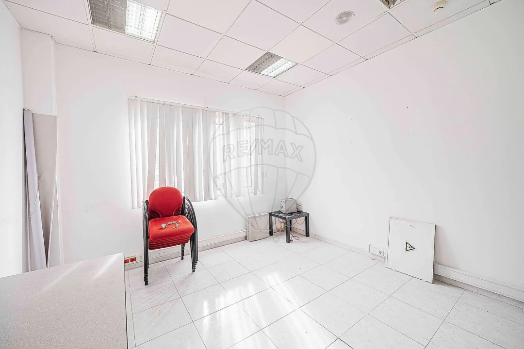 Loja para Arrendamento em Rio de Mouro Foto 26