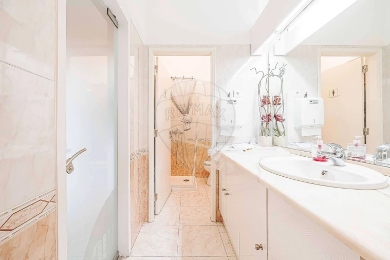 Loja para Arrendamento em Rio de Mouro Foto 15