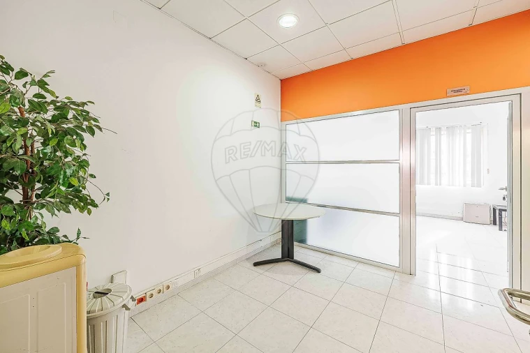 Loja para Arrendamento em Rio de Mouro Foto 28