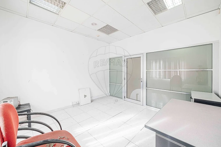 Loja para Arrendamento em Rio de Mouro Foto 27