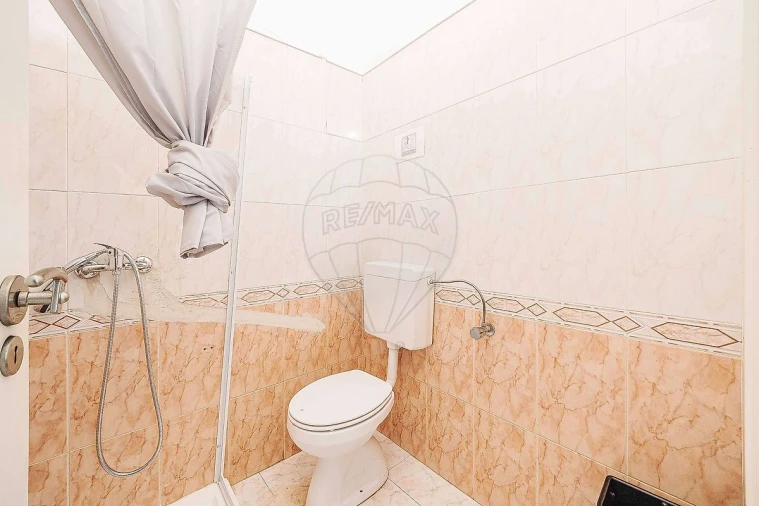 Loja para Arrendamento em Rio de Mouro Foto 17