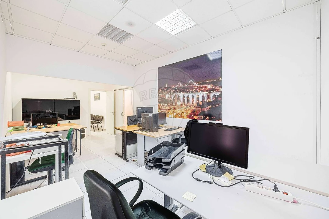 Loja para Arrendamento em Rio de Mouro Foto 13