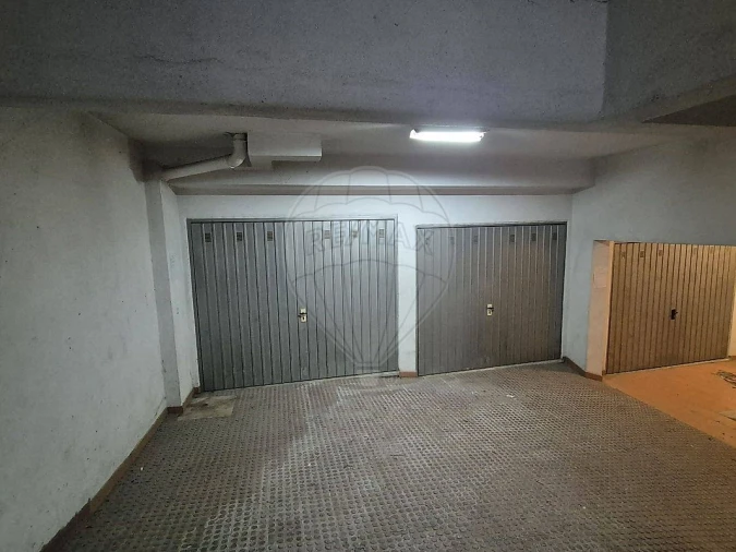 Garagem para Venda em Agualva e Mira-Sintra Foto 1