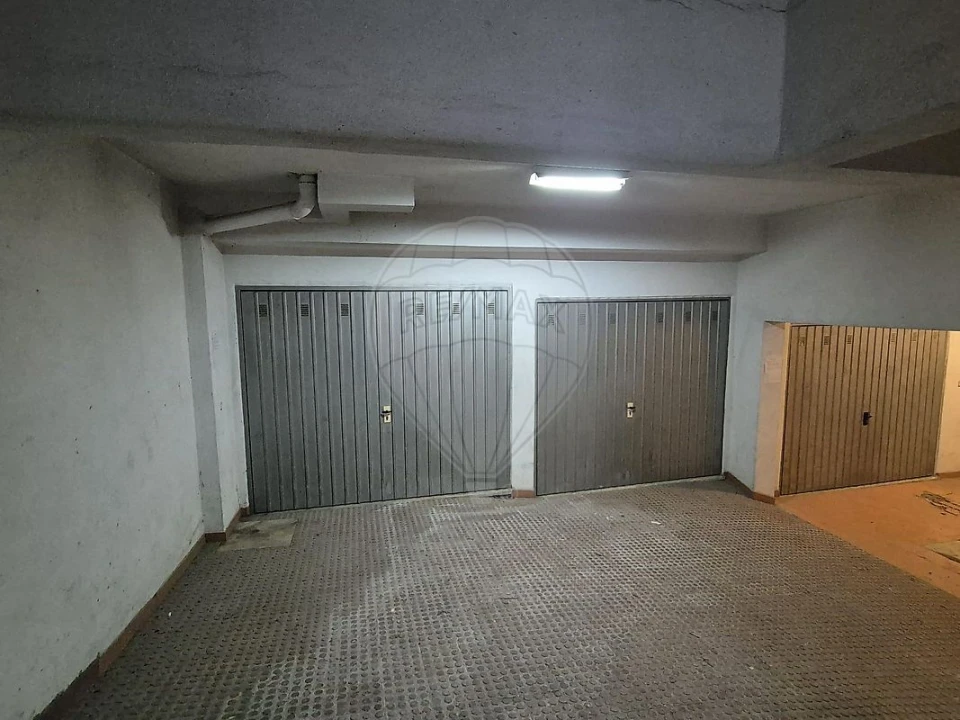 Garagem para Venda em Agualva e Mira-Sintra Foto 1