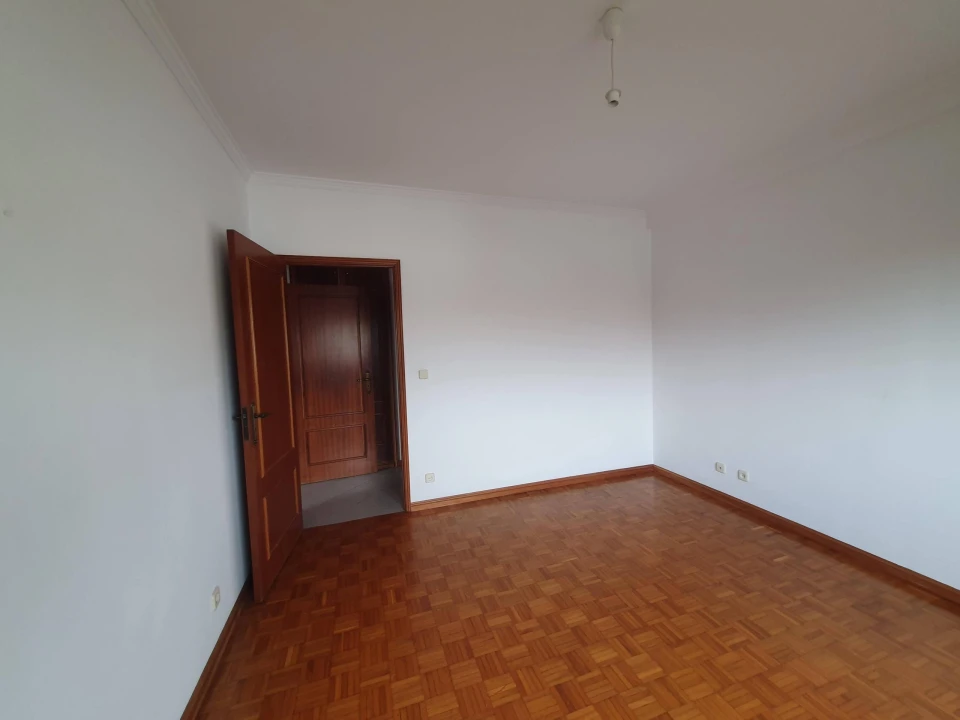 Apartamento T1 para Venda em Rio Tinto Foto 2