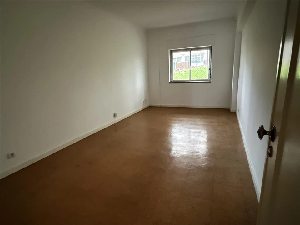 Apartamento T2 para Venda em Agualva e Mira-Sintra Foto 4