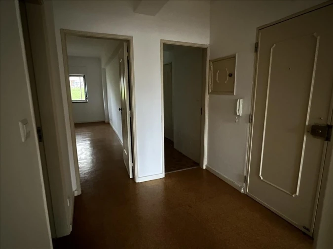 Apartamento T2 para Venda em Agualva e Mira-Sintra Foto 8