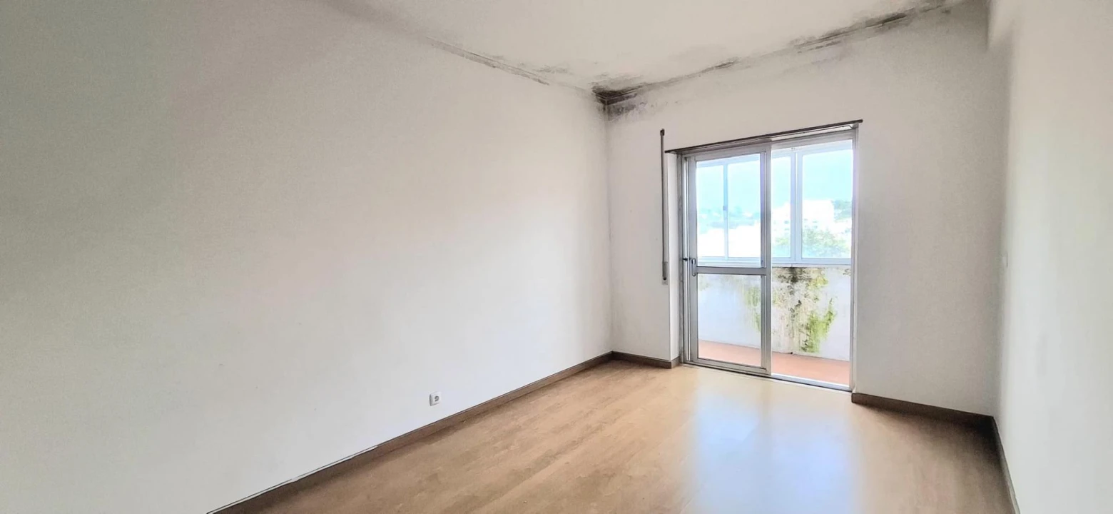 Apartamento T3 para Venda em Agualva e Mira-Sintra Foto 6