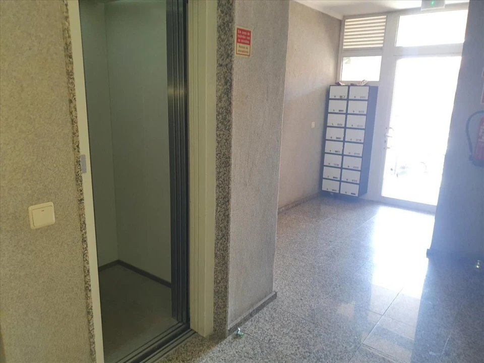 Apartamento T2 para Venda em Canelas Foto 2