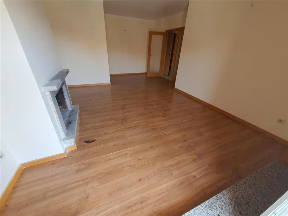 Apartamento T2 para Venda em Canelas Foto 3