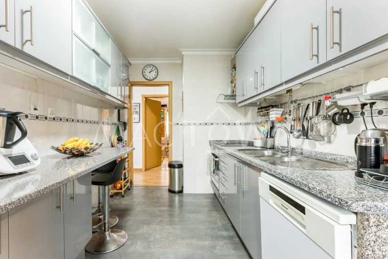 Apartamento T4 para Venda em Marvila Foto 10