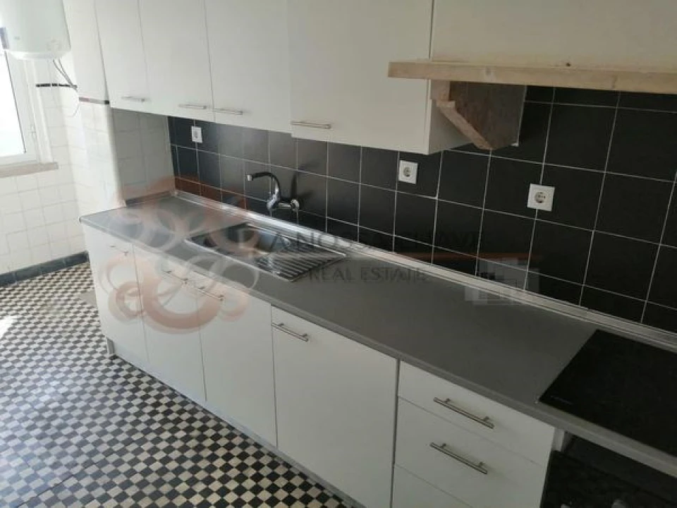 Apartamento T2 para Venda em Amora Foto 1