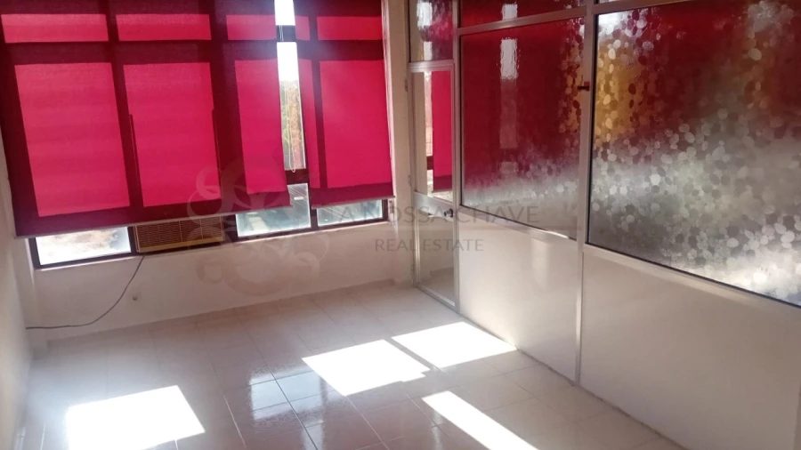 Loja para Arrendamento em Charneca de Caparica e Sobreda Foto 7