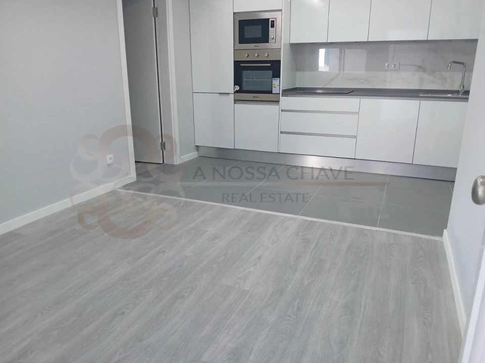 Apartamento T2 para Venda em Charneca de Caparica e Sobreda Foto 4