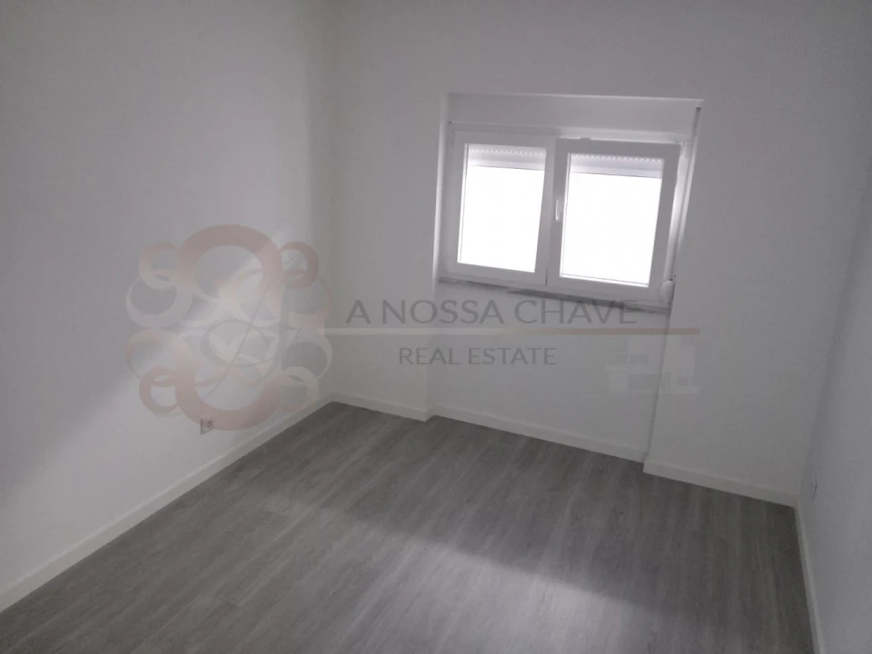 Apartamento T2 para Venda em Charneca de Caparica e Sobreda Foto 11