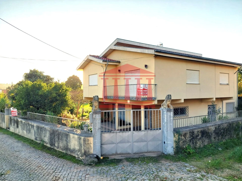 Moradia T4 para Venda em Alheira e Igreja Nova Foto 3